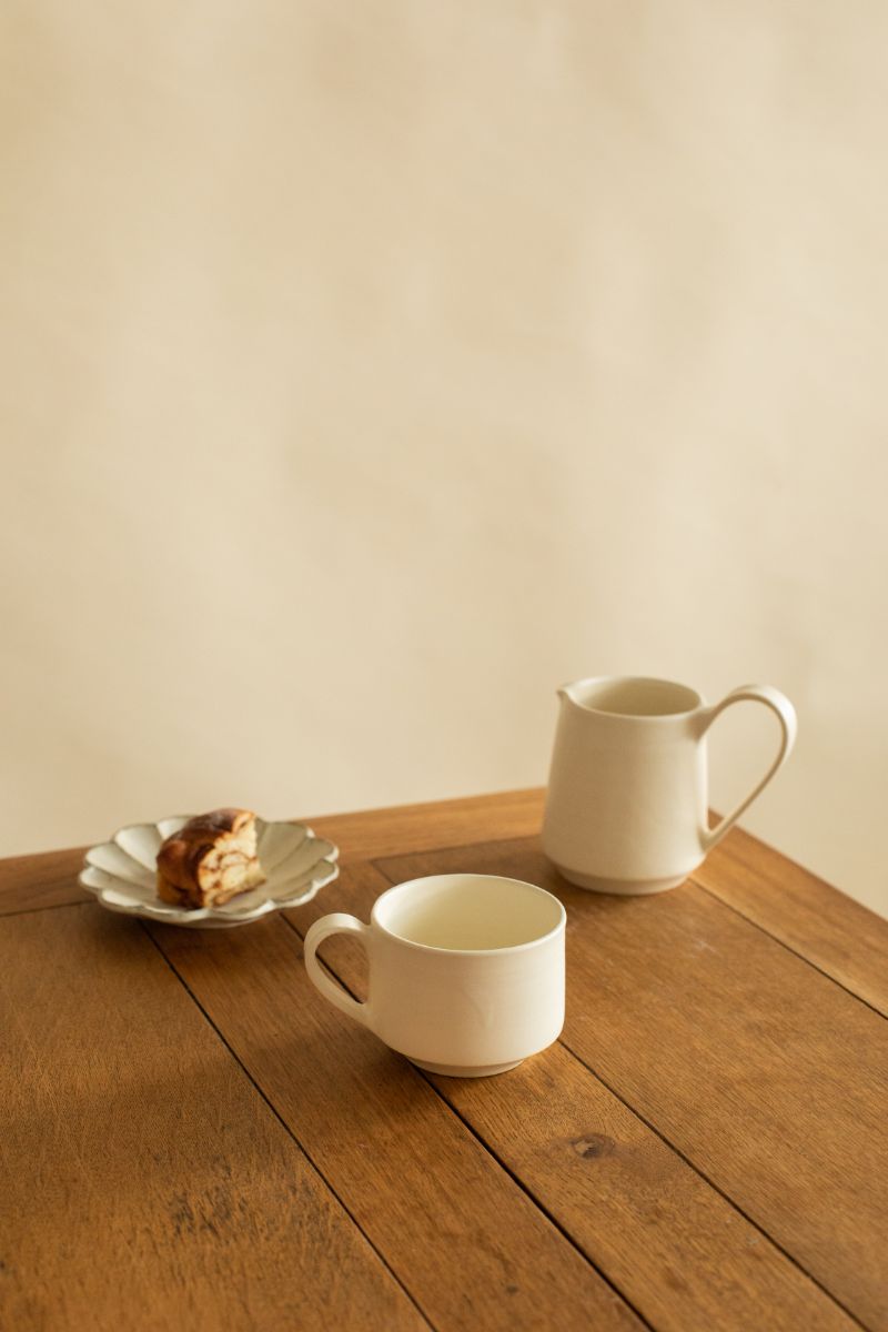 Yoshida Pottery Off-white Milk Pot - Image 5