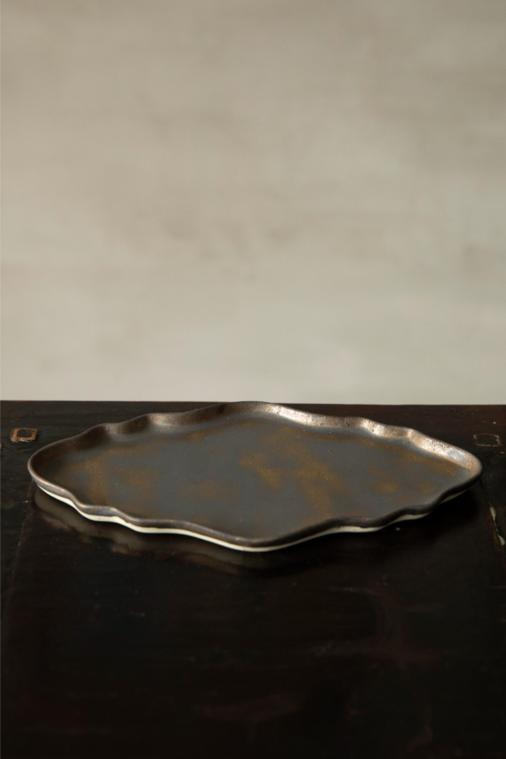 Cocoro Large Rim platter (Bronze)