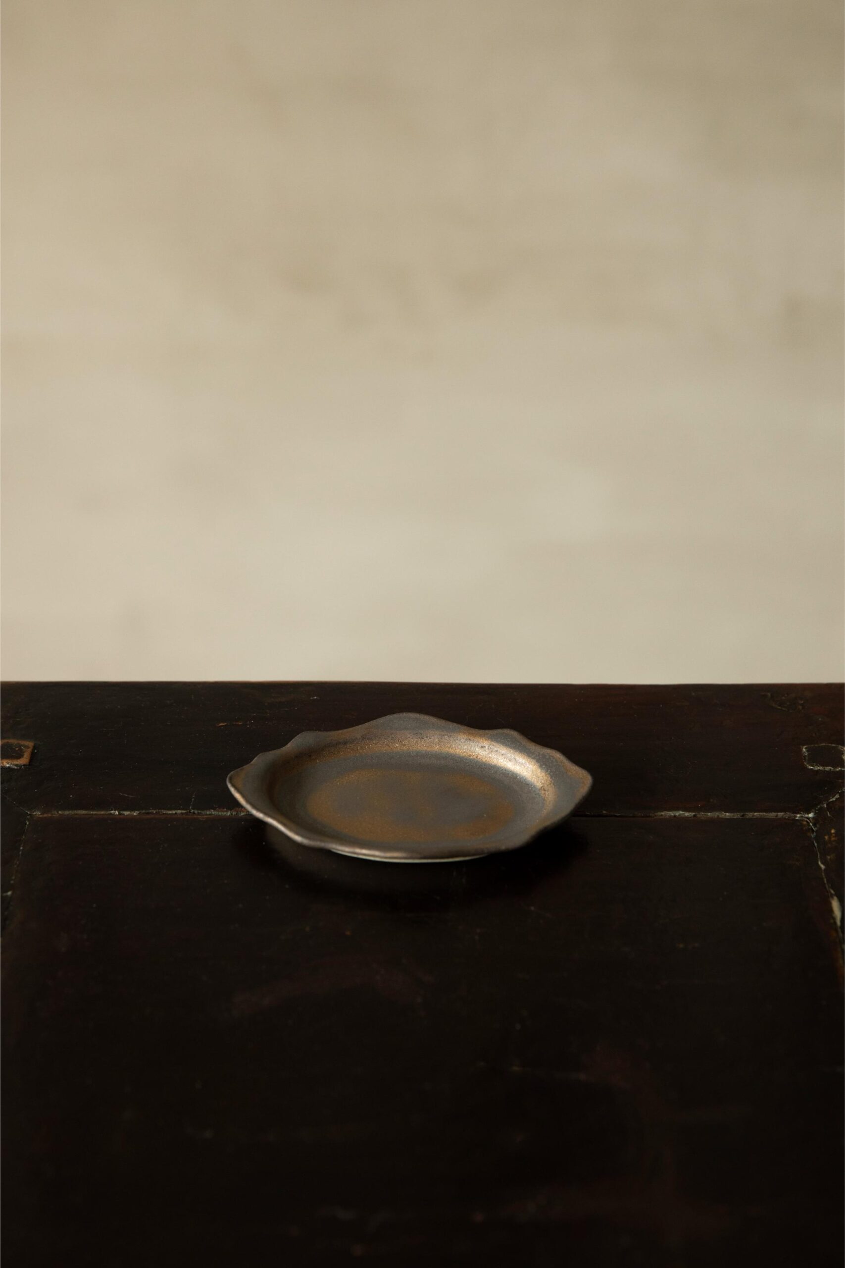 Cocoro Small Rim plate / Cutlery rest (Bronze)